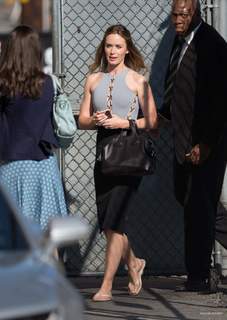 Emily Blunt feet photo thumbnail