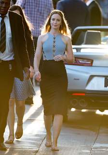 Emily Blunt feet photo thumbnail