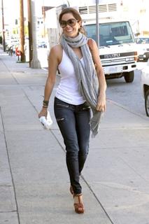 Brooke Burke feet photo thumbnail