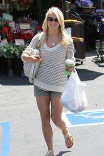 Julianne Hough feet photo thumbnail