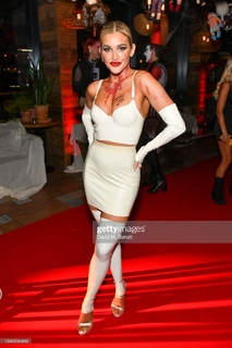 Ashley Roberts feet photo thumbnail