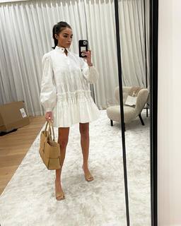 Olivia Culpo feet photo thumbnail