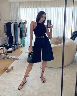 Olivia Culpo feet photo thumbnail