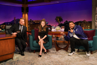 Anna Kendrick feet photo thumbnail