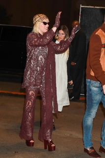 Billie Eilish feet photo thumbnail