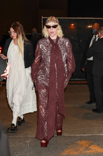 Billie Eilish feet photo thumbnail