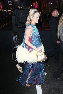 Miley Cyrus feet photo thumbnail