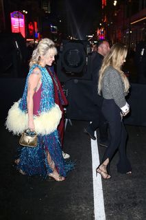 Miley Cyrus feet photo thumbnail