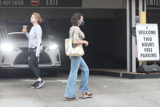Milla Jovovich feet photo thumbnail