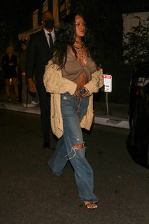 Rihanna feet photo thumbnail