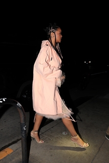 Rihanna feet photo thumbnail