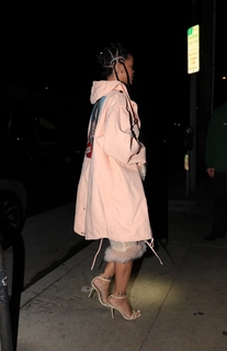 Rihanna feet photo thumbnail