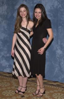 Mila Kunis feet photo thumbnail