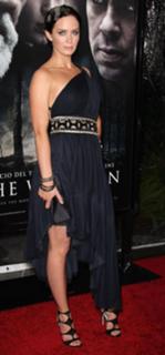 Emily Blunt feet photo thumbnail