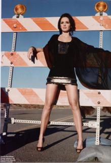 Emily Blunt feet photo thumbnail