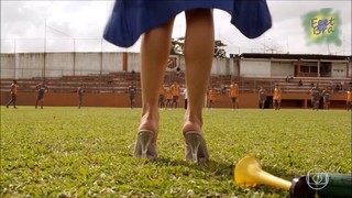 Isis Valverde feet photo thumbnail