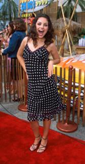 Mila Kunis feet photo thumbnail