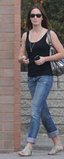 Emily Blunt feet photo thumbnail