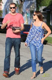 Emily Blunt feet photo thumbnail