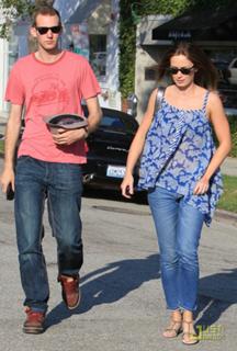 Emily Blunt feet photo thumbnail