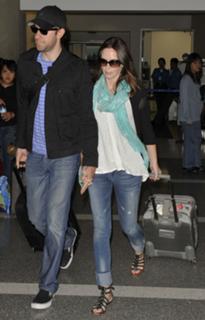 Emily Blunt feet photo thumbnail