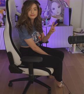 Imane Pokimane Anys feet photo thumbnail