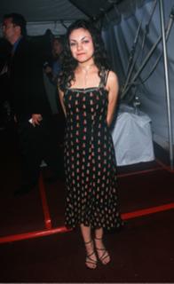 Mila Kunis feet photo thumbnail