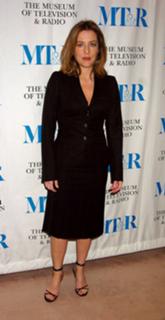 Gillian Anderson feet photo thumbnail