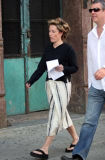 Gillian Anderson feet photo thumbnail