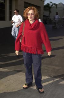 Gillian Anderson feet photo thumbnail