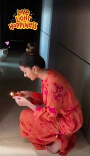 Raai Laxmi feet photo thumbnail
