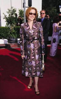 Gillian Anderson feet photo thumbnail