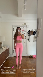 Nina Agdal feet photo thumbnail