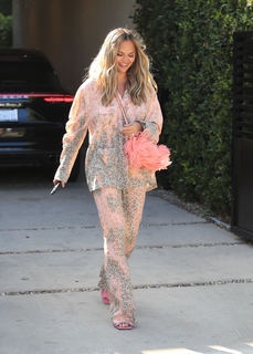 Chrissy Teigen feet photo thumbnail
