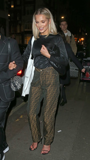 Helen Flanagan feet photo thumbnail