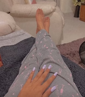 Anushka Sen feet photo thumbnail