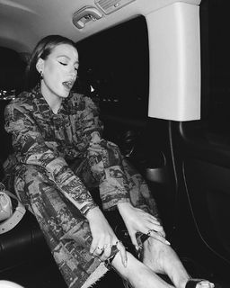 Serenay Sarikaya feet photo thumbnail