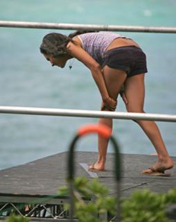 Mila Kunis feet photo thumbnail