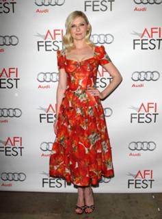 Kirsten Dunst feet photo thumbnail