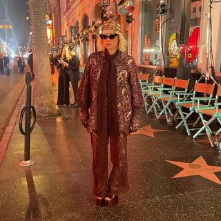 Billie Eilish feet photo thumbnail