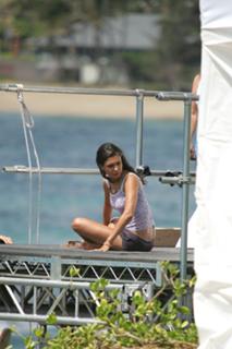Mila Kunis feet photo thumbnail