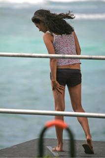 Mila Kunis feet photo thumbnail