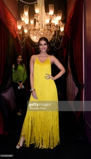 Kriti Sanon feet photo thumbnail