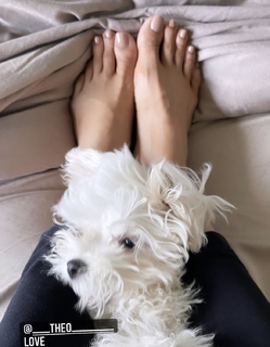 Mouni Roy feet photo thumbnail