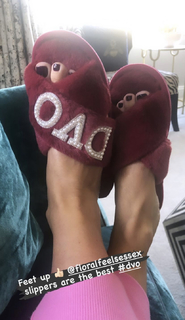 Denise Van Outen feet photo thumbnail