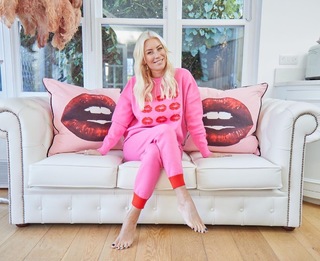 Denise Van Outen feet photo thumbnail