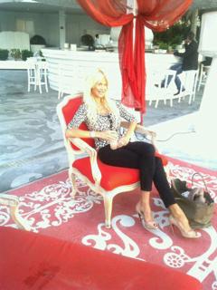Victoria Silvstedt feet photo thumbnail