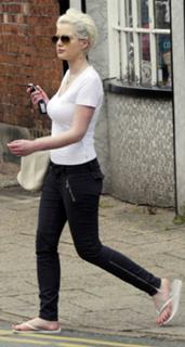 Helen Flanagan feet photo thumbnail