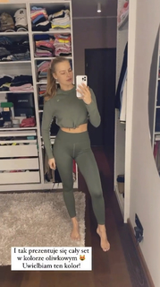 Karolina Pisarek feet photo thumbnail