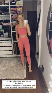 Karolina Pisarek feet photo thumbnail